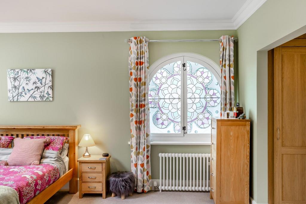 8591703-interior21.jpg