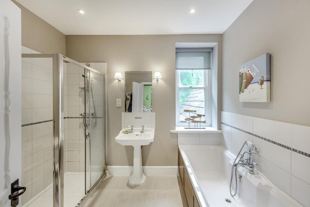 8591703-interior22.jpg
