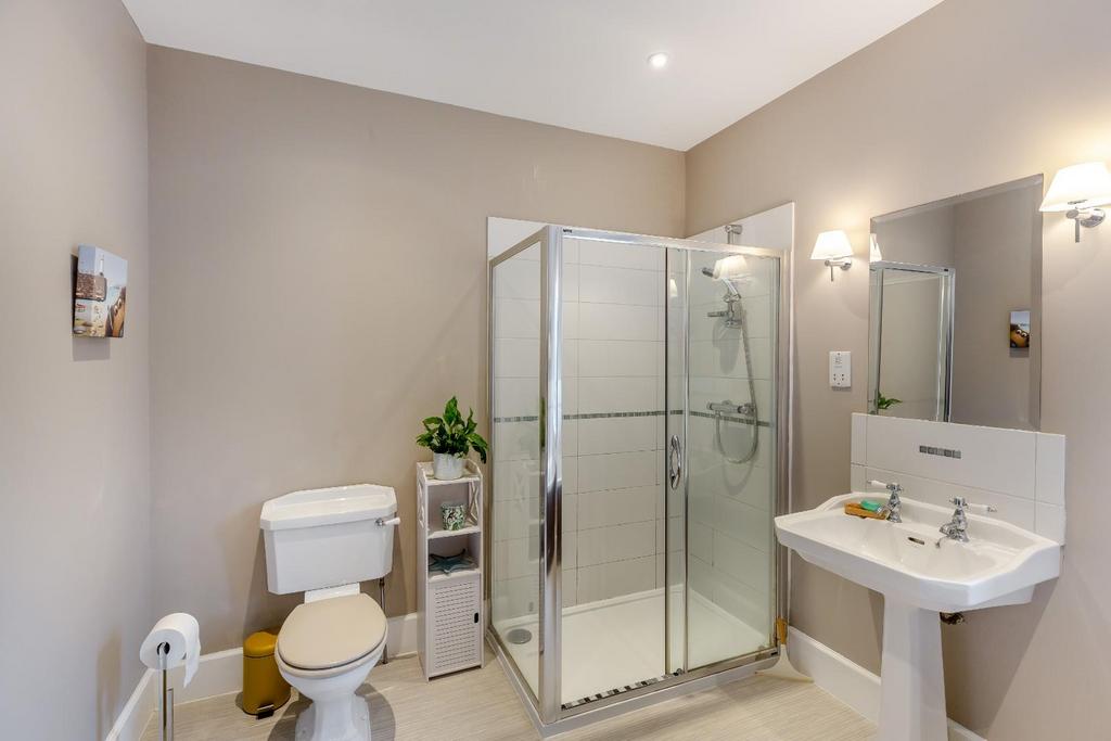 8591703-interior23.jpg