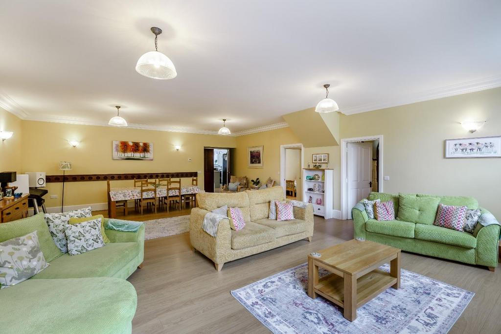 8591703-interior28.jpg