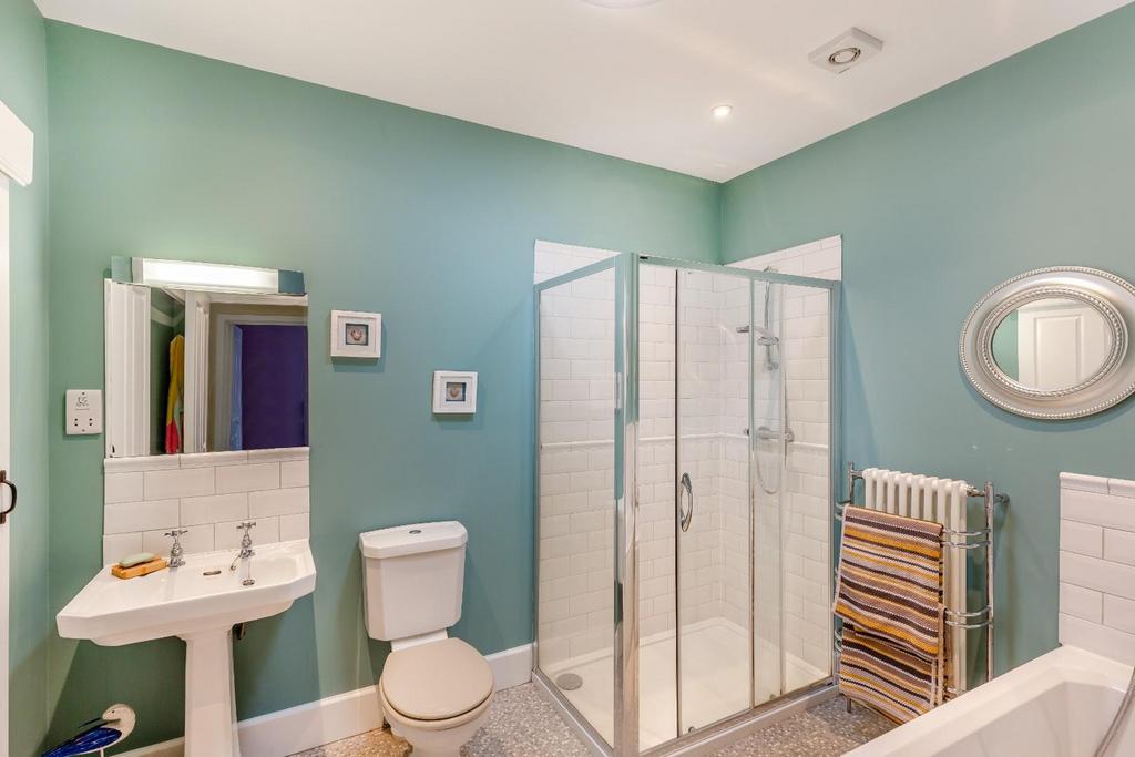 8591703-interior15.jpg