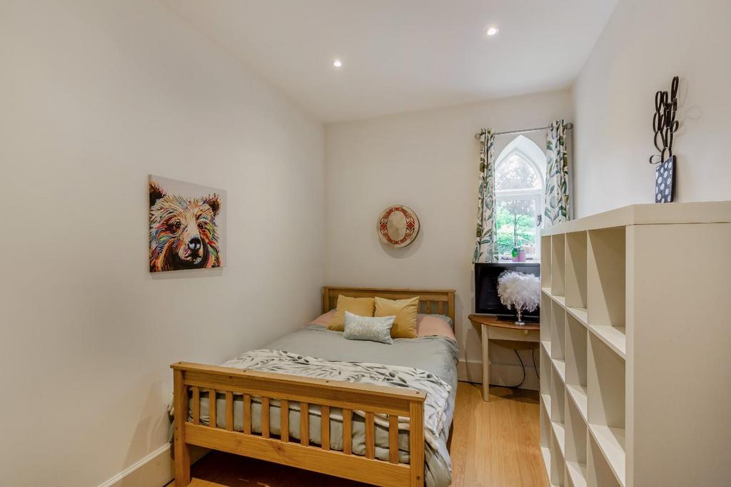 8591703-interior04.jpg
