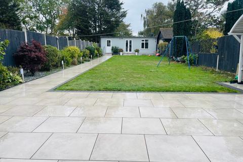 5 bedroom semi-detached house to rent, Leasway, Grays, Essex, RM16