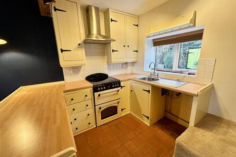 2 bedroom cottage to rent, Lower Skircoat Green, Halifax