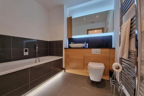 3 bedroom apartment to rent, Mill Pond Road, London DA1