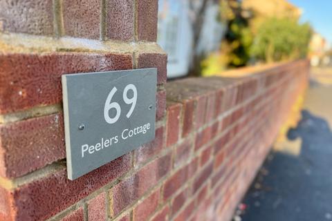 4 bedroom detached house for sale, Bedford Road, Barton-Le-CLay