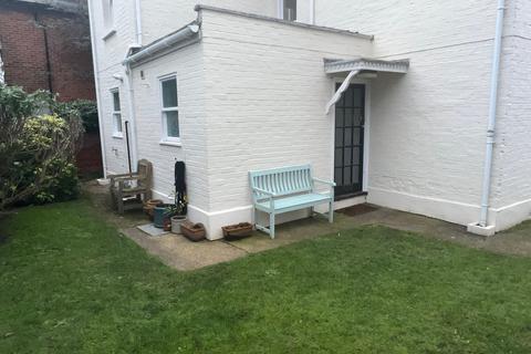 1 bedroom flat to rent, Glamorgan Road, Hampton Wick, Kingston upon Thames KT1