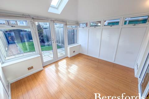 undefined, St. Michaels Close, Aveley, RM15