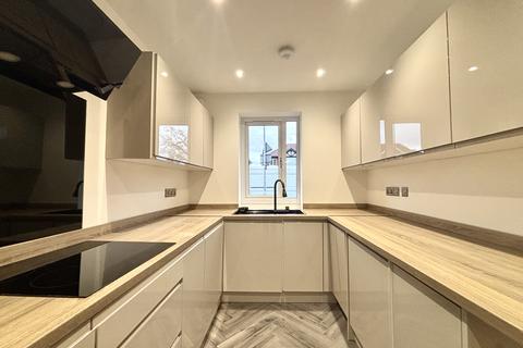 4 bedroom semi-detached house for sale, Woodlands Drive, Offerton