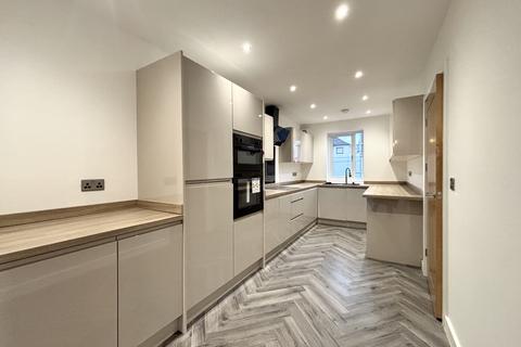 4 bedroom semi-detached house for sale, Woodlands Drive, Offerton