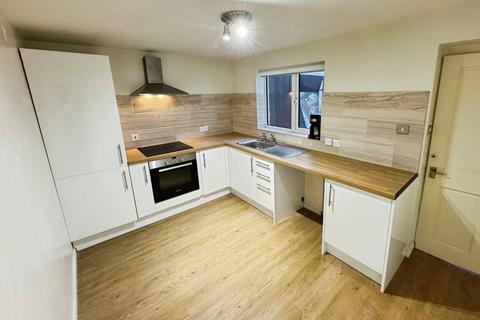 3 bedroom terraced house to rent, Hawthorne Way, Huddersfield HD8