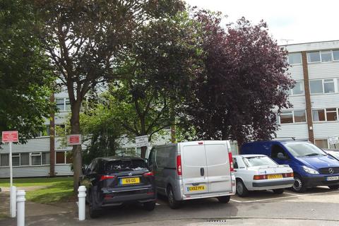 2 bedroom flat to rent, Long Green, Essex IG7