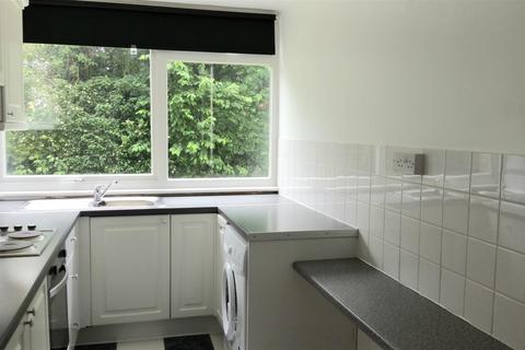 2 bedroom flat to rent, Long Green, Essex IG7