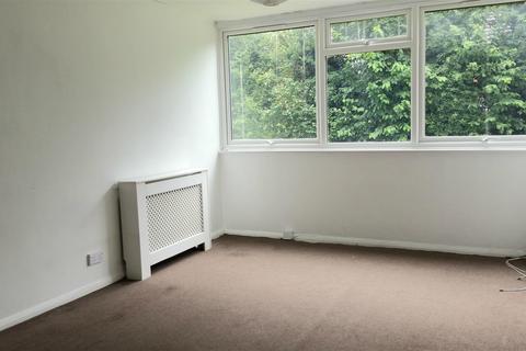 2 bedroom flat to rent, Long Green, Essex IG7