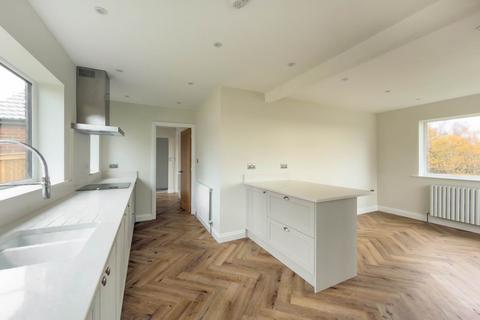 3 bedroom detached bungalow to rent, Scotchman Lane, Morley