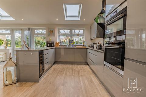 3 bedroom detached house for sale, Queens Road, Frinton-On-Sea