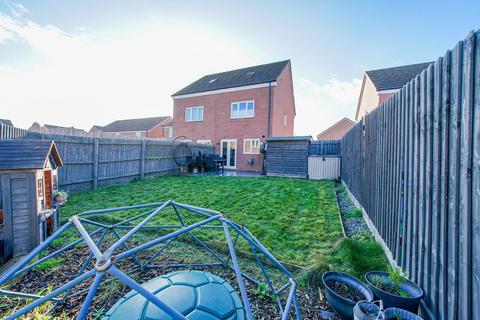 3 bedroom semi-detached house for sale, Lactans Edge, Leighton Buzzard