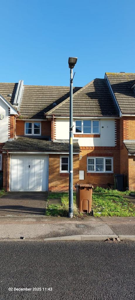 Immaculate 3 bedroom terraced house to let on Mal