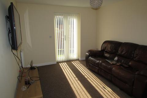3 bedroom end of terrace house to rent, Colwyne Place, Blakelaw, Newcastle upon Tyne
