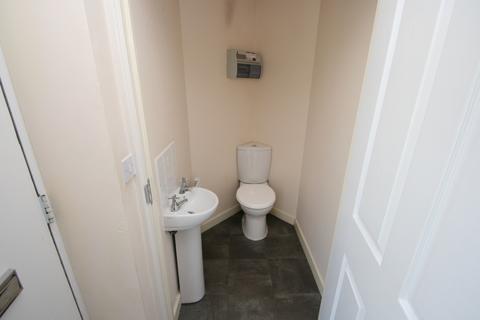 3 bedroom end of terrace house to rent, Colwyne Place, Blakelaw, Newcastle upon Tyne