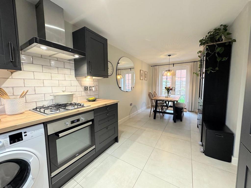 Dining kitchen