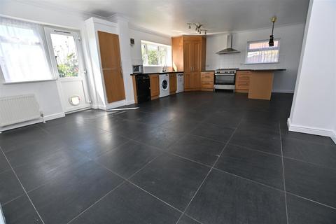 3 bedroom detached bungalow for sale, Barbara Avenue, Canvey Island SS8