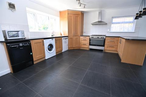 3 bedroom detached bungalow for sale, Barbara Avenue, Canvey Island SS8