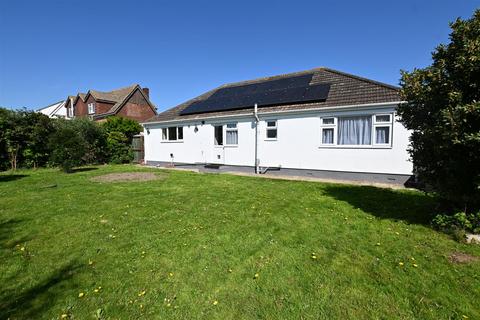 3 bedroom detached bungalow for sale, Barbara Avenue, Canvey Island SS8