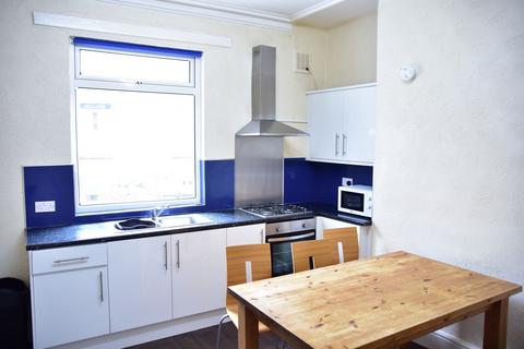 5 bedroom house to rent, Delph Mount, Leeds LS6