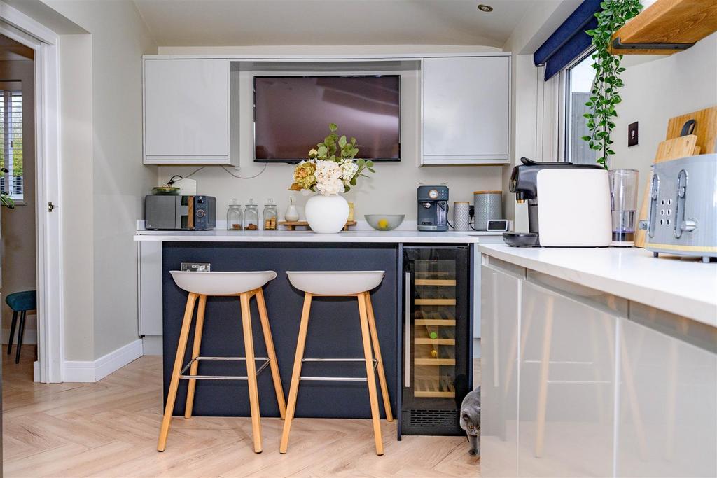 Kitchen/ Breakfast Room