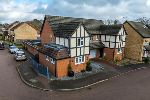 3 bedroom semi-detached house for sale, Harlech Road, Abbots Langley, WD5 0BF