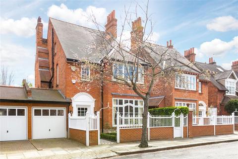 Queen Annes Gardens, London W4