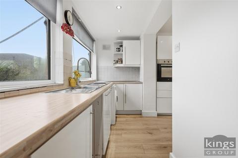 3 bedroom end of terrace house for sale, Avondale Crescent, Enfield