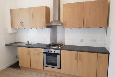 3 bedroom terraced house to rent, Coalshaw Green Road, Chadderton, OL9