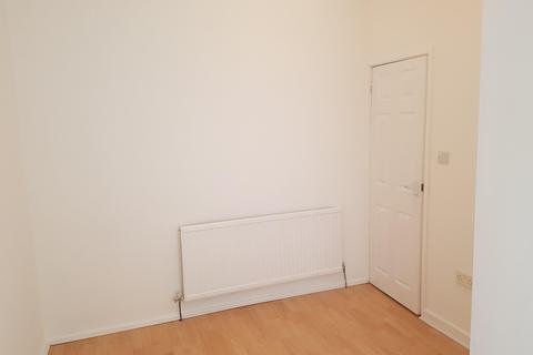 3 bedroom terraced house to rent, Coalshaw Green Road, Chadderton, OL9