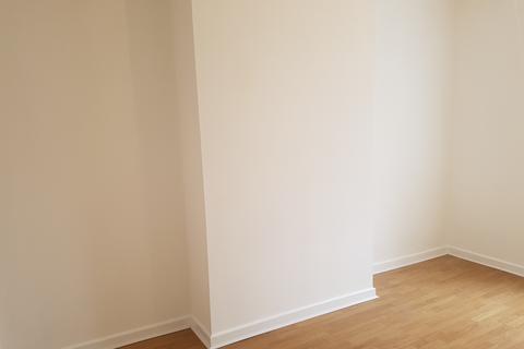 3 bedroom terraced house to rent, Coalshaw Green Road, Chadderton, OL9