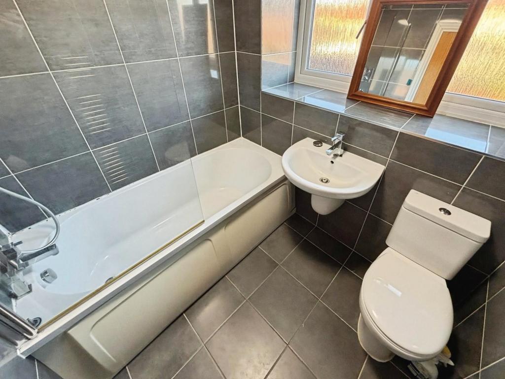 6578d00b-Bathroom.jpg