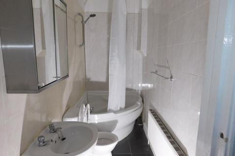 3 bedroom flat to rent, Ripon Street, Gateshead