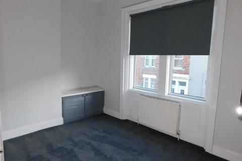 3 bedroom flat to rent, Ripon Street, Gateshead