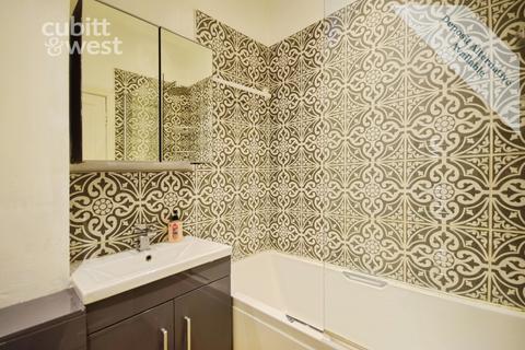 1 bedroom apartment to rent, Burnell Road Sutton SM1