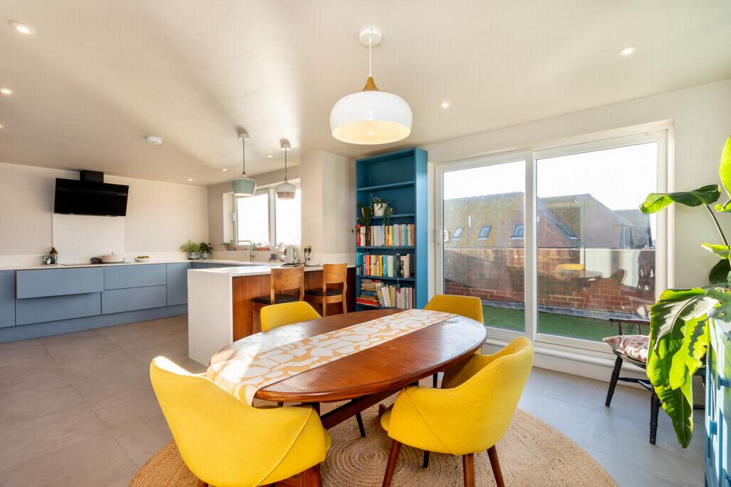 Kitchen/dining rm