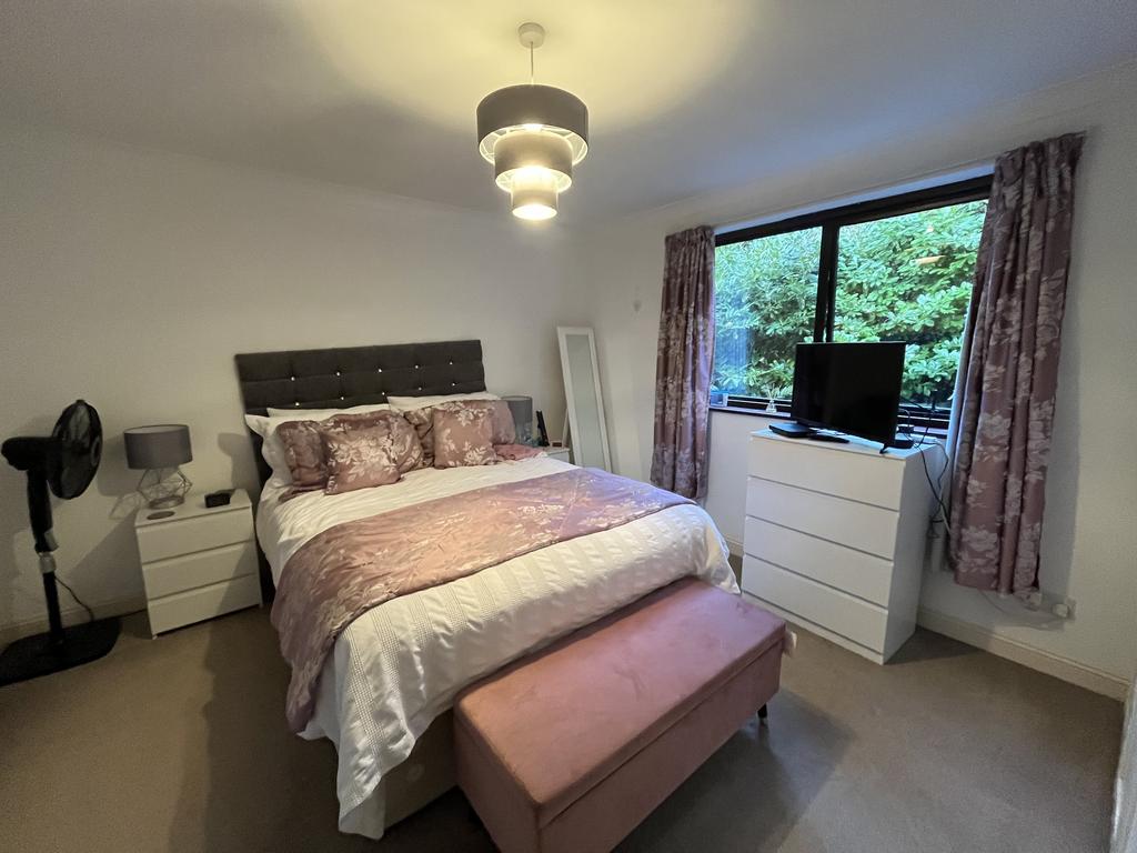 Master bedroom (2)