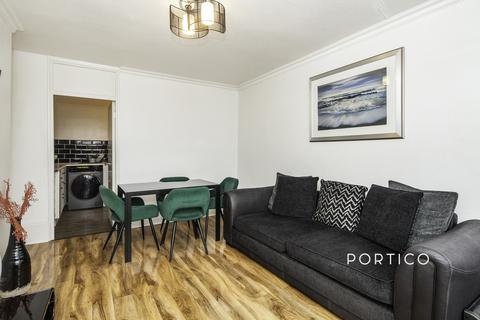 2 bedroom flat to rent, Friern Road, SE22