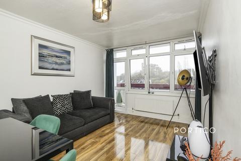 2 bedroom flat to rent, Friern Road, SE22