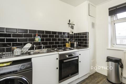 2 bedroom flat to rent, Friern Road, SE22