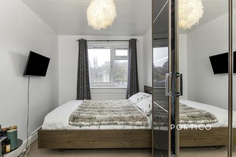 2 bedroom flat to rent, Friern Road, SE22