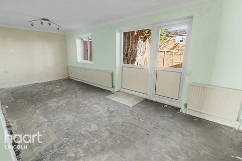 2 bedroom end of terrace house for sale, Luton Close, Lincoln