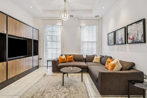 3 bedroom flat to rent, Buckingham Gate, Westminster, London, SW1E