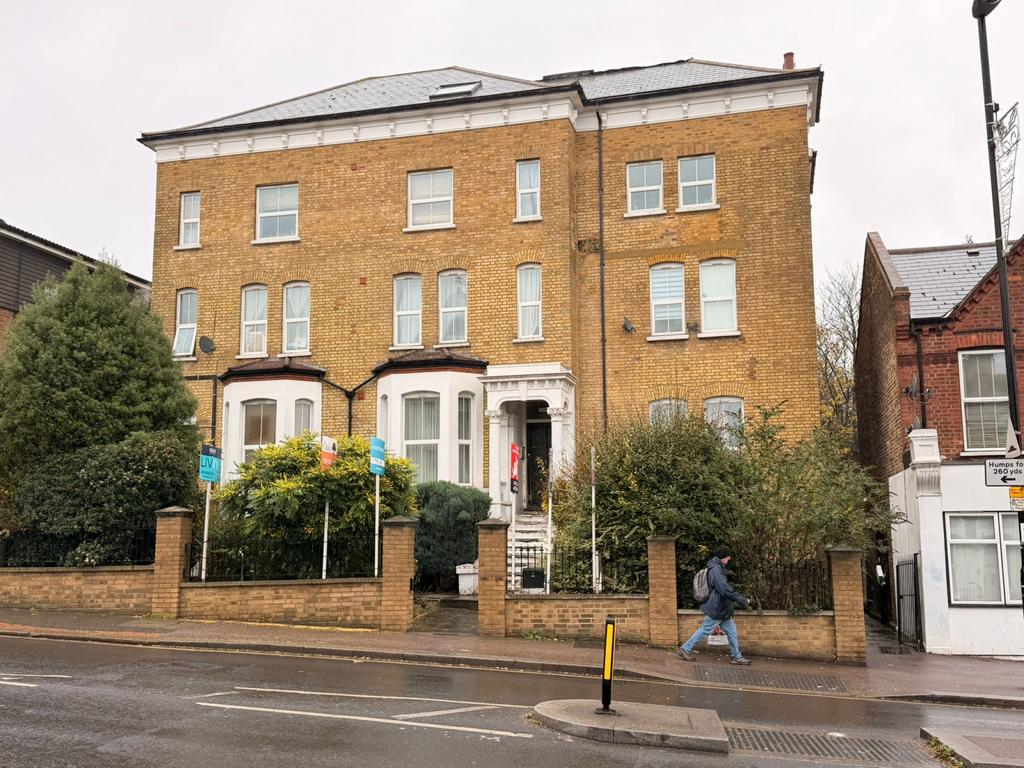 Spacious 3 bed appartment in Croydon on Portland