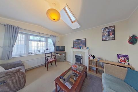 2 bedroom park home for sale, Grosvenor Avenue, Kings Langley WD4